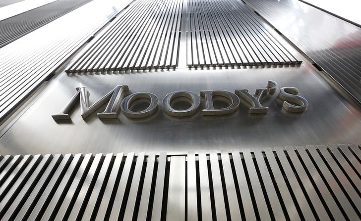 © Reuters. Логотип Moody's на здании, в котором расположена штаб-квартира агентства