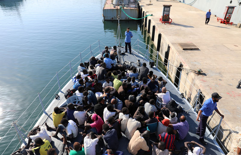 © Reuters. Guardia costera libia rescata a casi 500 emigrantes cerca de Trípoli -portavoz
