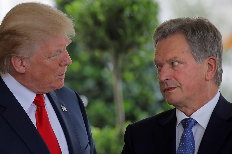 © Reuters. U.S. President Trump welcomes Finland's President Niinisto at the White House in Washington