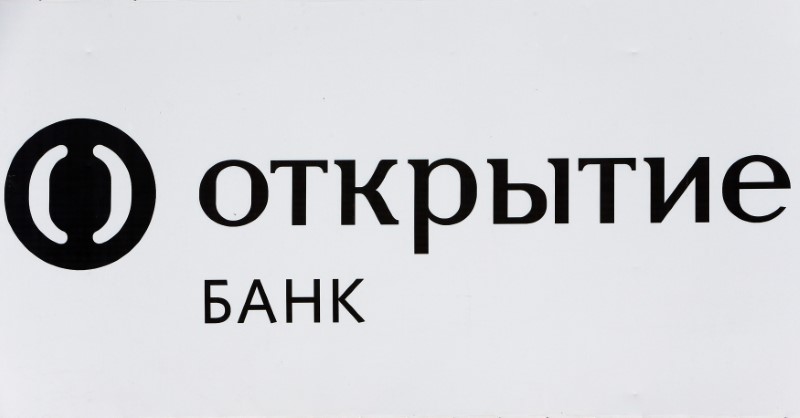 © Reuters. Logo of Russia's Otkrytie Bank is seen on advertisement poster in Moscow
