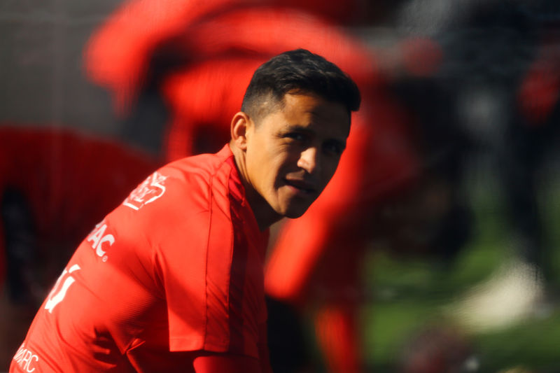 © Reuters. Arsenal rechaza oferta del Manchester City por Alexis Sánchez