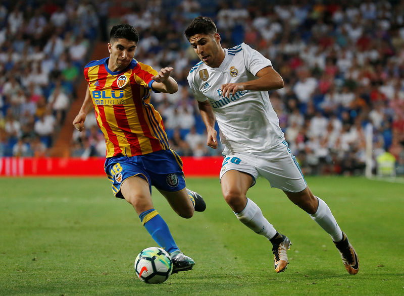 © Reuters. Spanish La Liga Santander - Real Madrid vs Valencia