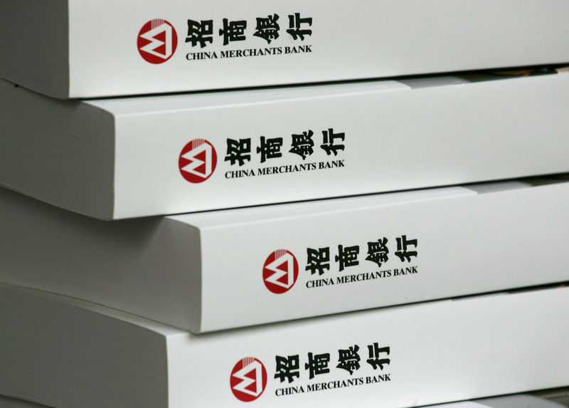 © Reuters. FILE PHOTO: Brochures on buying China Merchants Bank shares are distributed in Hong Kong