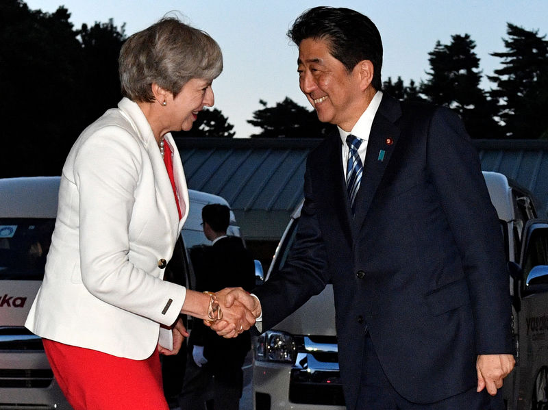 © Reuters. British Prime Minister Theresa May meets Japanese Prime Minister Shinzo Abe