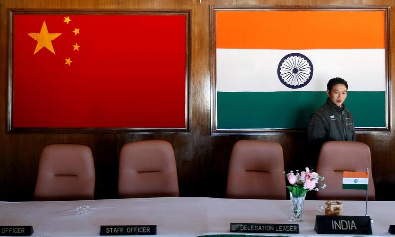 © Reuters. الصين تعلن تكثيف الدوريات على الحدود مع الهند