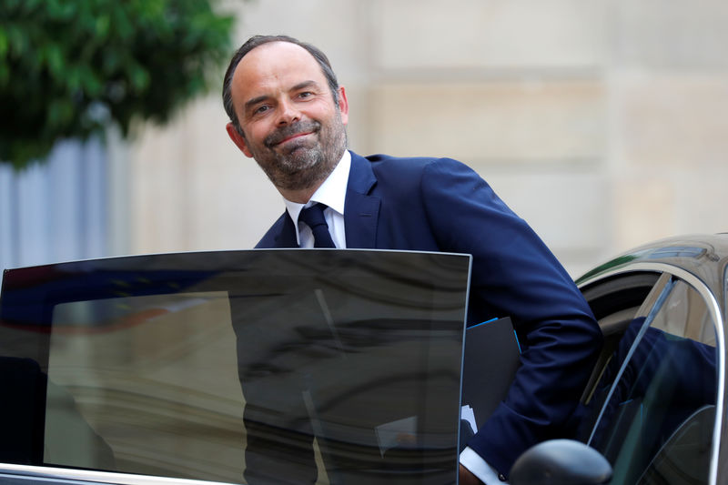 © Reuters. French Prime Minister Edouard Philippe leaves the Elysee Palace in Paris