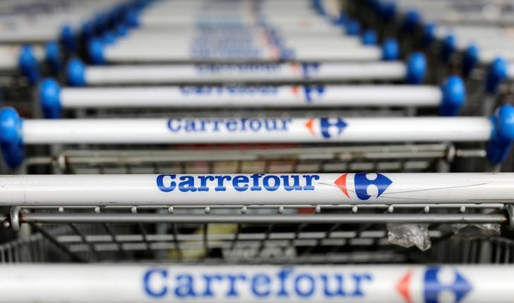 © Reuters. CARREFOUR DÉCROCHE EN BOURSE APRÈS SON ALERTE SUR RÉSULTATS