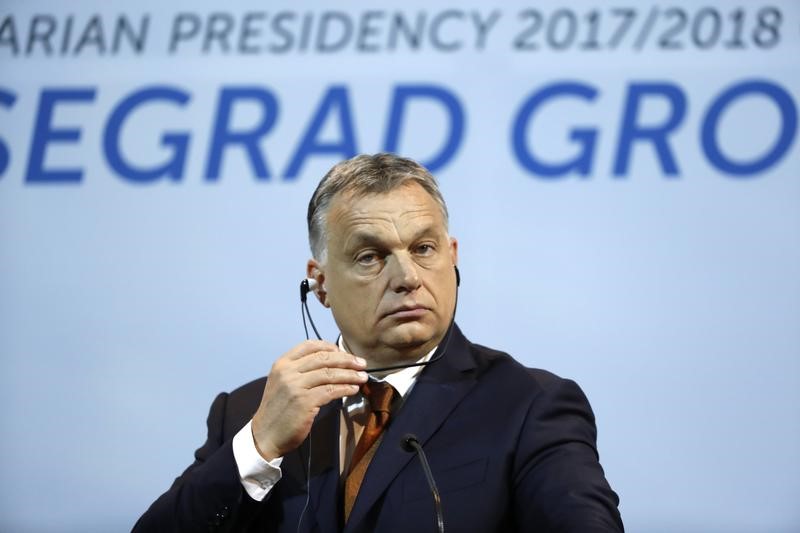 © Reuters. FILE PHOTO: Hungary’s Prime Minister Orban listens during a news conference in Budapest