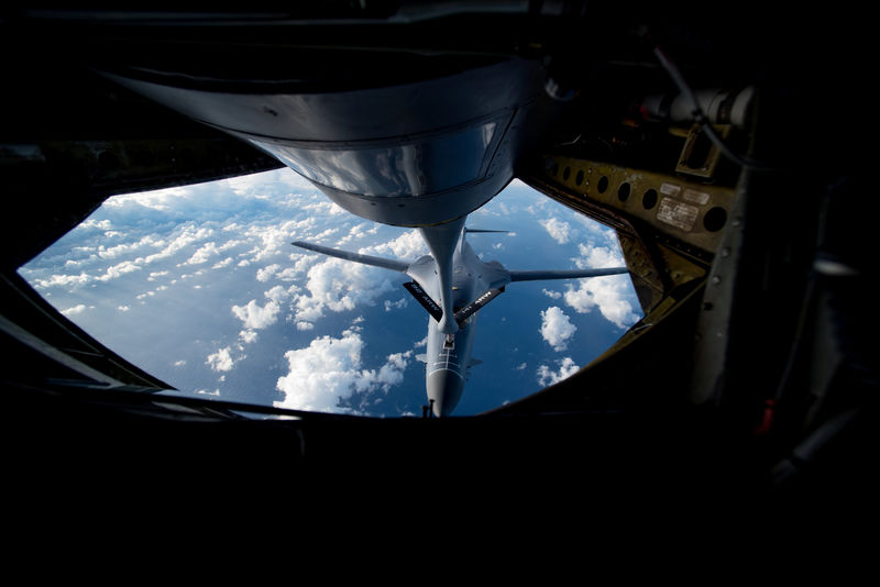 © Reuters. A U.S. Air Force B-1B Lancer receives fuel from a KC-135 Stratotanker during a 10-hour mission from Andersen Air Force Base, Guam, into Japanese airspace