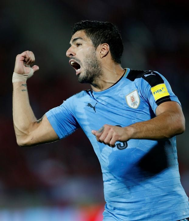 © Reuters. سواريز يعود بشكل مفاجئ من الإصابة ويشارك أمام الأرجنتين