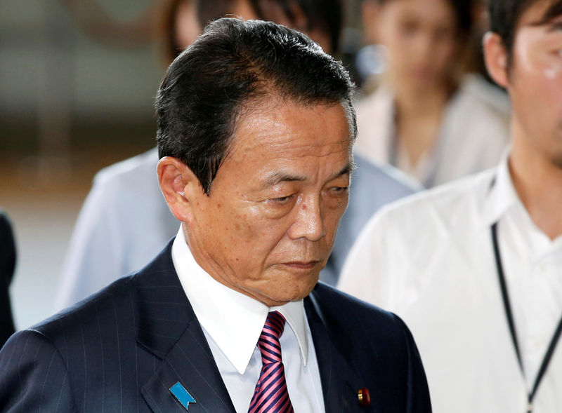 © Reuters. FILE PHOTO: Japan's finance minister Taro Aso arrives at Prime Minister Shinzo Abe's official residence in Tokyo