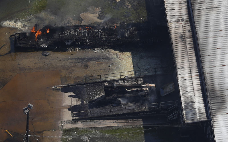 © Reuters. Explosiones en una planta química de Texas generan preocupación en medio de las inundaciones
