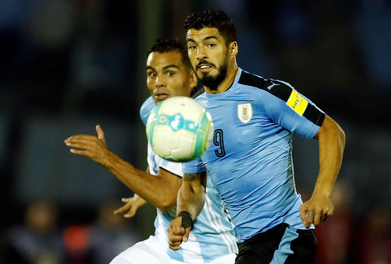 © Reuters. Argentina empata 0-0 ante Uruguay en una eliminatoria en el debut oficial de Sampaoli