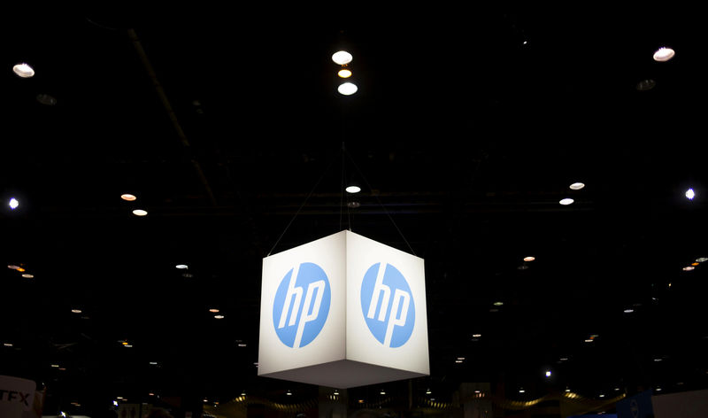 © Reuters. FILE PHOTO: The Hewlett-Packard (HP) logo is seen as part of a display at the Microsoft Ignite technology conference in Chicago
