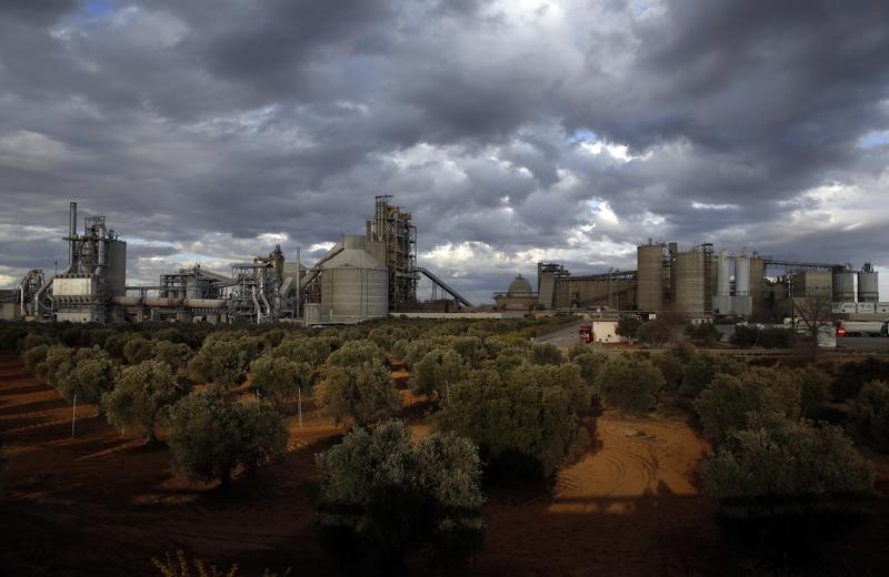 © Reuters. El PMI manufacturero español se ralentiza en agosto