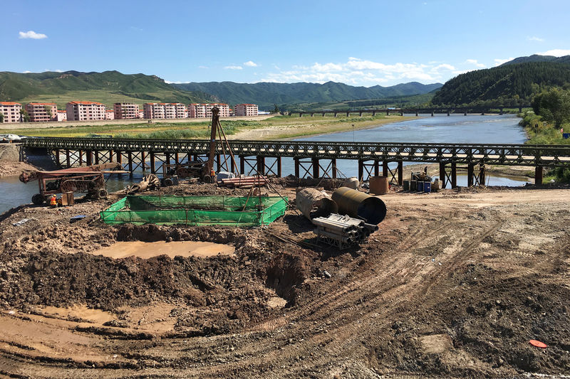 © Reuters. A view from the border crossing in Tumen, China of new construction and the North Korean Namyang city in the background