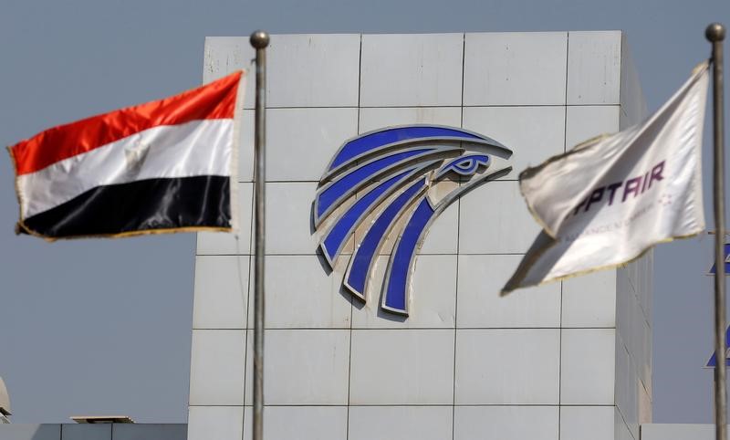 © Reuters. وزارة: بريطانيا رفعت الحظر على الأجهزة الإلكترونية في الرحلات من القاهرة