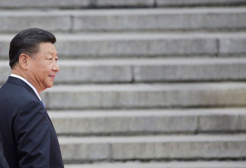 © Reuters. FILE PHOTO: China's President Xi attends a welcoming ceremony in Beijing