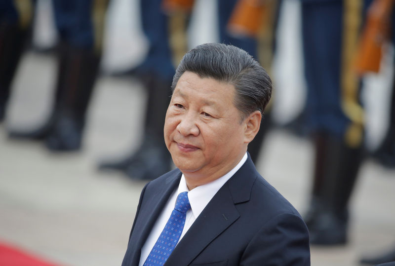 © Reuters. Presidente da China, Xi Jinping, participa de cerimônia de boas vindas ao presidente do Tadjiquistão, Emomali Rahmon, em Pequim, China