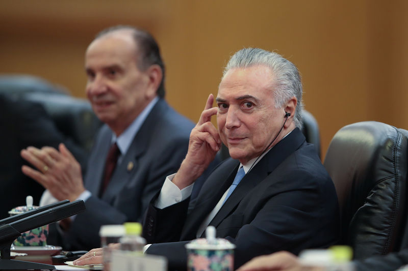 © Reuters. Brazilian President Michel Temer attends a meeting with Chinese President Xi Jinping at the Great Hall of the People in Beijing, China