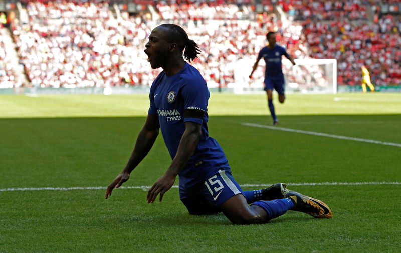 © Reuters. FILE PHOTO - Chelsea vs Arsenal - FA Community Shield