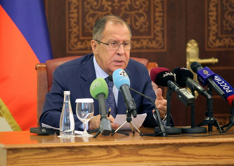 © Reuters. Ministro das Relações Exteriores da Rússia, Sergey Lavrov, participa de coletiva de imprensa em Doha, Catar