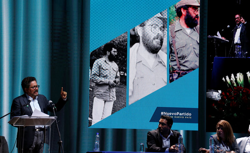 © Reuters. Comandante das Farc Ivan Marquez faz discurso em convenção das Farc em Bogotá