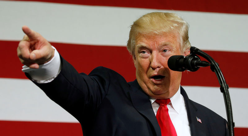 © Reuters. Trump speaks about tax reform during a visit to Springfield, Missouri