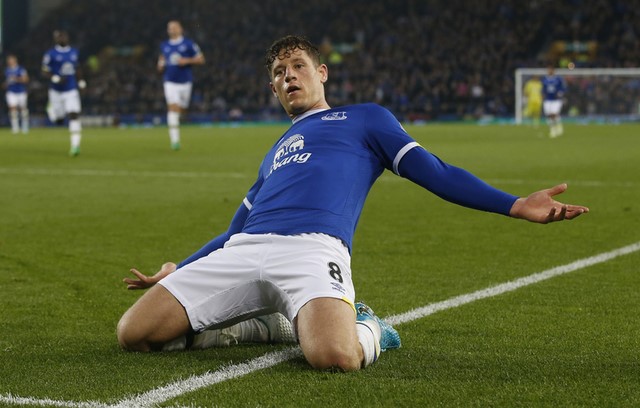 © Reuters. Everton's Ross Barkley celebrates scoring their first goal