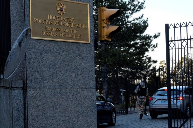 © Reuters. Rusia protesta a EEUU por planes de realizar registros en sede de misión comercial