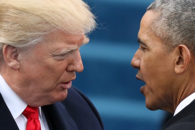 © Reuters. U.S. President Barack Obama (R) greets President-elect Donald Trump at inauguration ceremonies swearing in Trump as president on the West front of the U.S. Capitol in Washington, U.S.