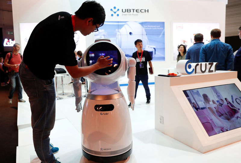© Reuters. A Ubtech Cruz humanoid robot is pictured at the IFA Electronics Show in Berlin
