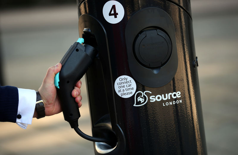 © Reuters. El plan británico del coche eléctrico supondrá gastos enormes para evitar escasez de energía