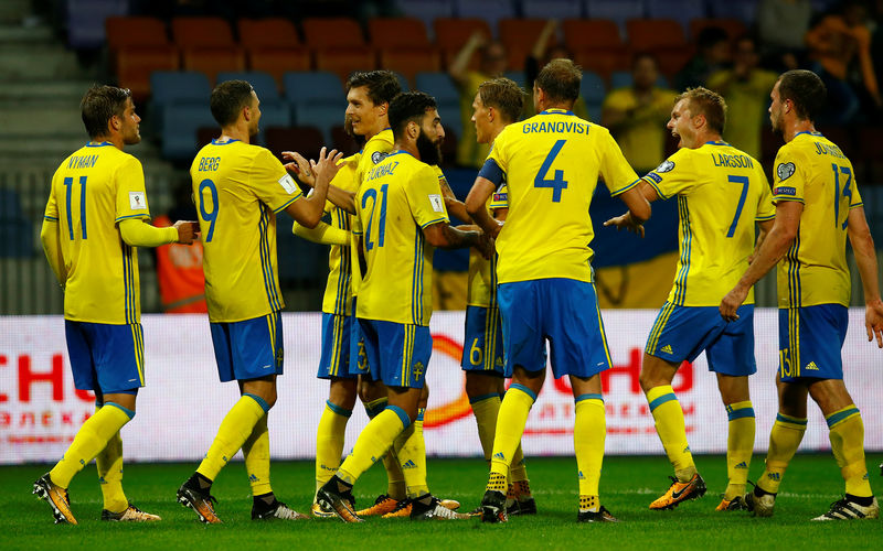 © Reuters. السويد تسحق روسيا البيضاء برباعية في تصفيات كأس العالم