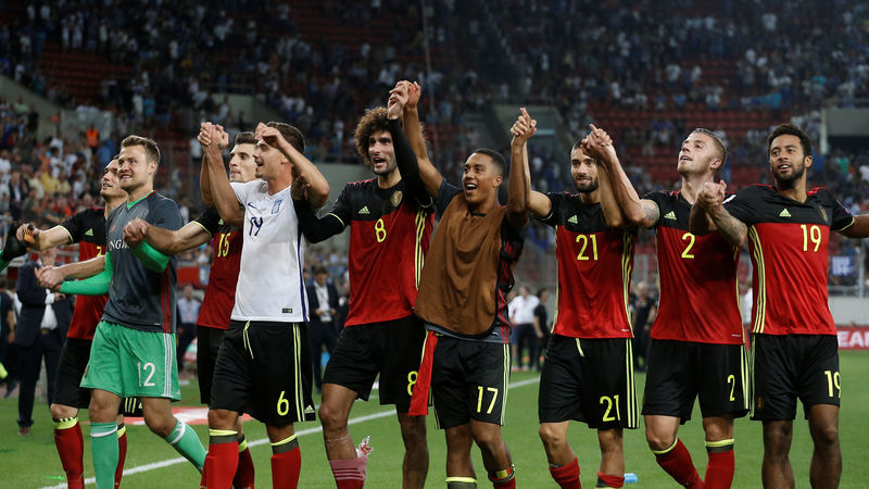 © Reuters. بلجيكا تتأهل لكأس العالم 2018 بالفوز على مضيفتها اليونان 2-1