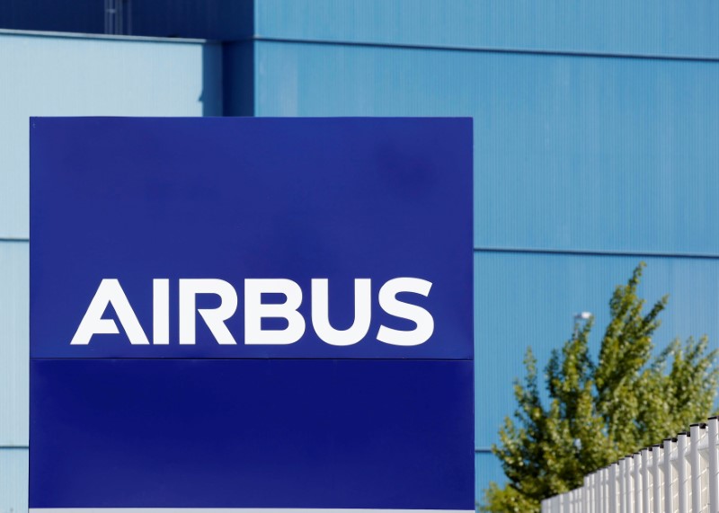 © Reuters. The logo of Airbus Group is seen on the company's headquarters building in Toulouse, Southwestern France