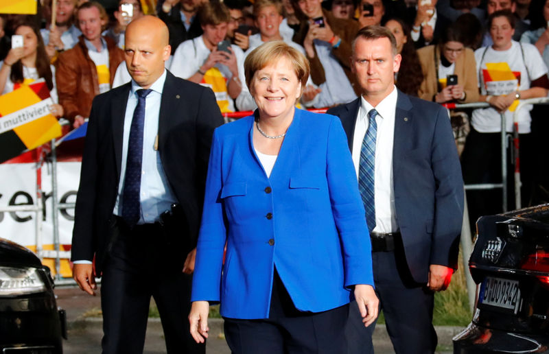 © Reuters. German Chancellor Angela Merkel of the Christian Democratic Union (CDU) arrives for a TV debate with her challenger Germany's Social Democratic Party SPD candidate for chancellor Martin Schulz in Berlin