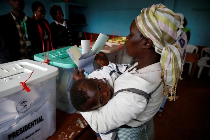 © Reuters. لجنة انتخابات كينيا تحدد 17 أكتوبر موعدا لانتخابات رئاسية جديدة