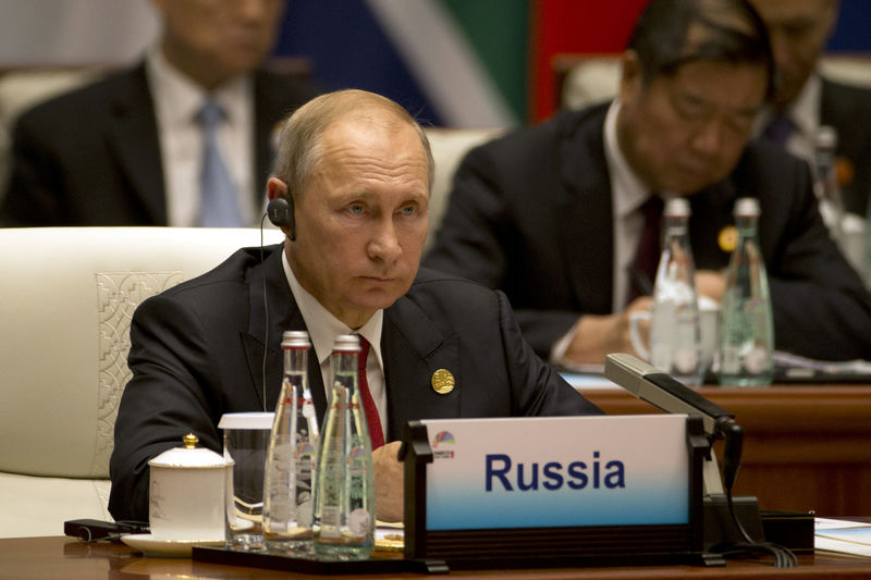 © Reuters. بوتين: روسيا قد تطلب من أمريكا خفض المزيد من دبلوماسييها في موسكو