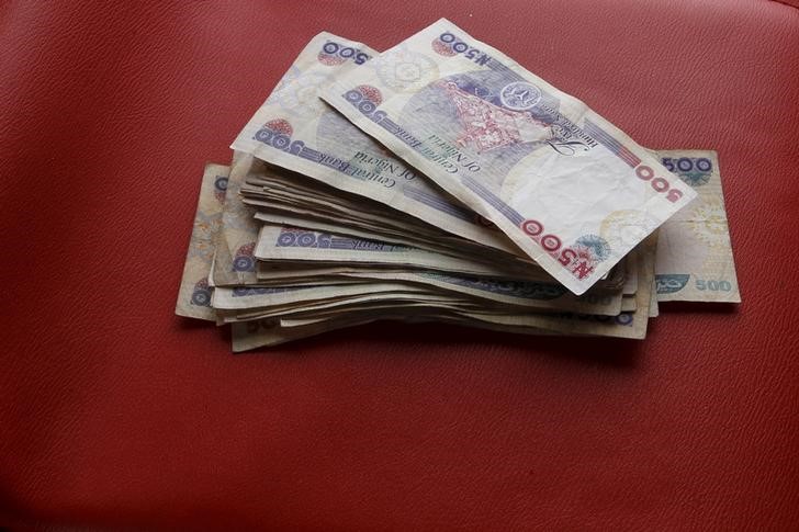 © Reuters. FILE PHOTO: Nigerian naira banknotes are seen in this picture illustration