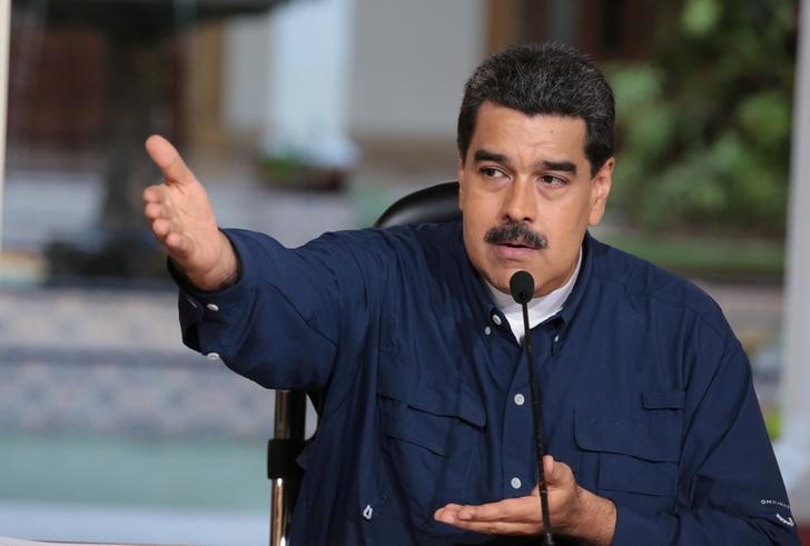 © Reuters. FILE PHOTO: Venezuela's President Nicolas Maduro speaks during a meeting at Miraflores Palace in Caracas