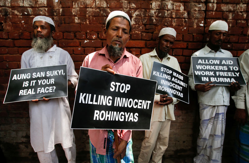 © Reuters. El gobierno de Myanmar, bajo presión por el éxodo de musulmanes rohingya
