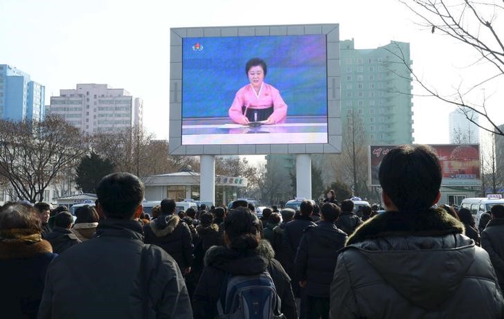 © Reuters. People watch a huge screen broadcasting the government's announcement in Pyongyang, North Korea