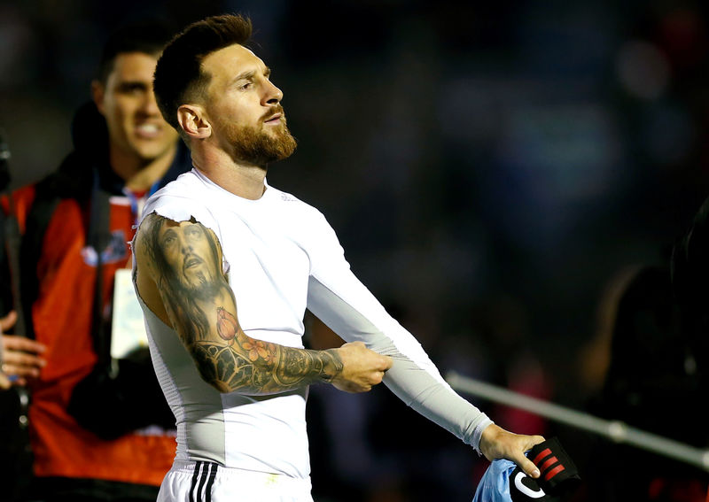 © Reuters. Bartomeu dice que Messi ha firmado contrato a través de su padre