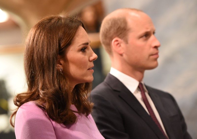 © Reuters. Britain's Prince William and his wife Catherine, Duchess of Cambridge visit Hamburg