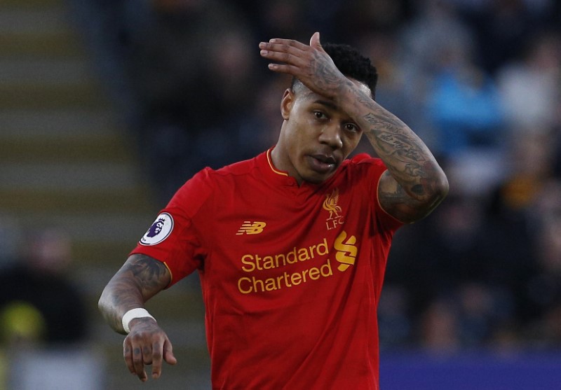 © Reuters. Liverpool's Nathaniel Clyne looks dejected