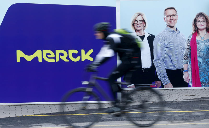 © Reuters. FILE PHOTO: A cyclist drives past a logo of German drugs and chemicals group Merck KGaA in Darmstadt