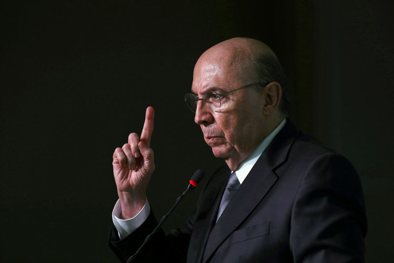 © Reuters. Ministro da Fazenda, Henrique Meirelles, durante conferência em Brasília, Brasil