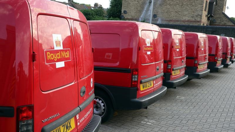 © Reuters. Royal Mail vans are parked in the Leytonstone post office depot in London, Britain