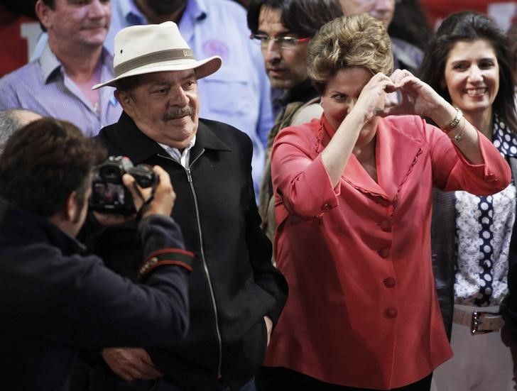 © Reuters. Los expresidentes de Brasil Lula y Rousseff son acusados en caso de corrupción